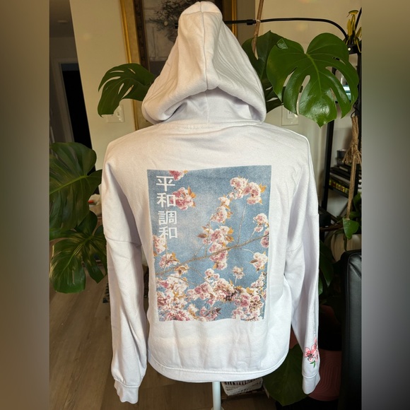 Empyre Tops - Beautiful Cherry Blossom White Sweatshirt
